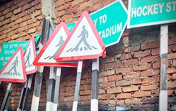 Skilled team for exclusive range of Reflective Traffic Signage, Road signs